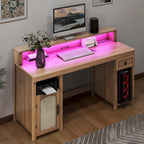 Scrivania rustica in legno con cassetto, armadietto, supporto per monitor e prese elettriche integrate