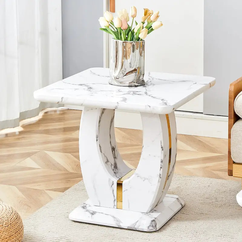Tavolino quadrato moderno da 23,6 pollici con strisce decorative placcate in oro per soggiorno