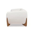 Divano imbottito Sherpa da 229 cm, Bouclé oversize, gambe in rovere naturale