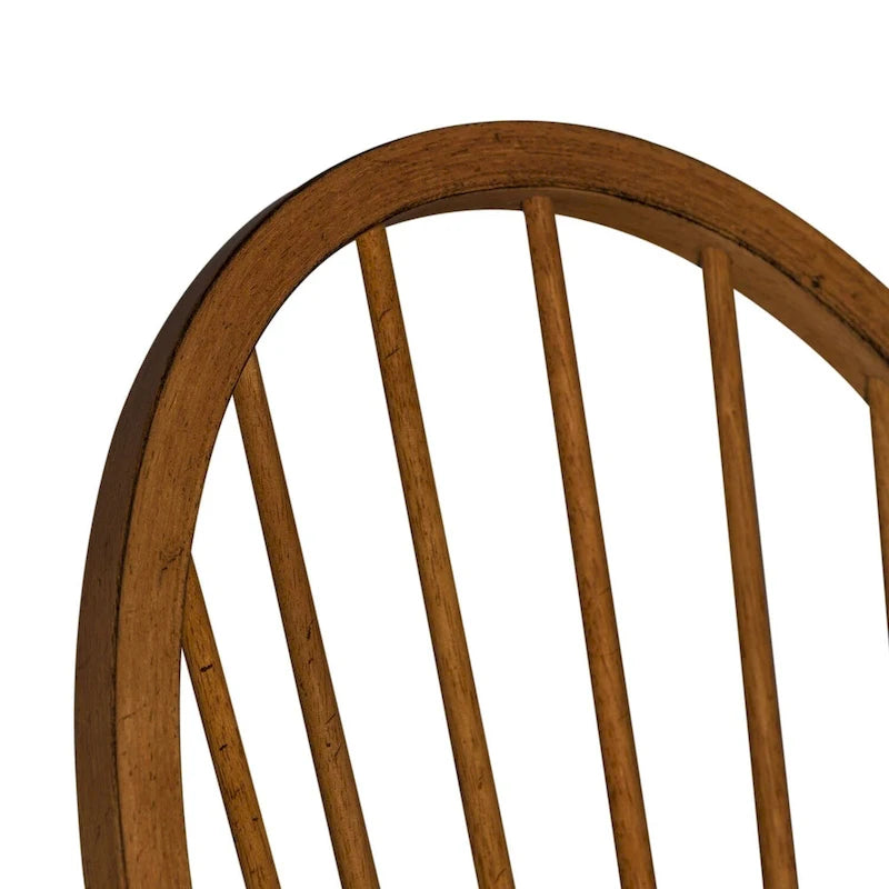 Sedia Windsor con schienale, in legno di Hevea, finitura tabacco, gambe affusolate a compasso
