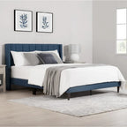 Letto matrimoniale Eleanor imbottito con testiera a righe verticali