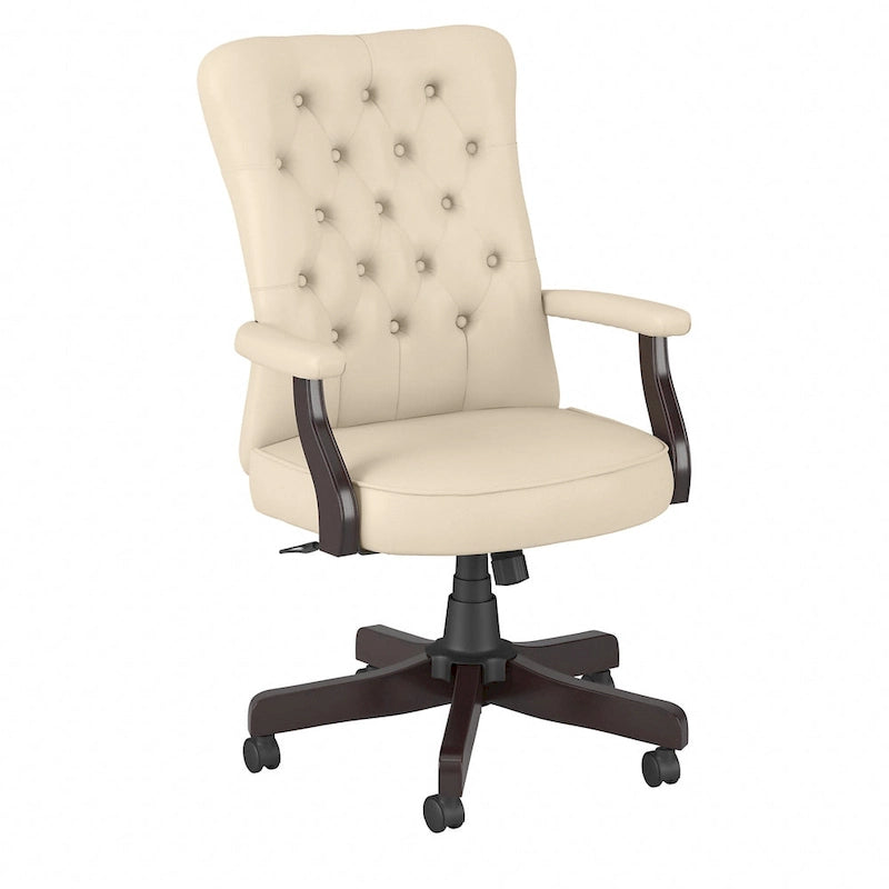 Sedia da ufficio con schienale alto e braccioli, trapuntatura capitonné, base in legno color espresso, capacità 125 kg