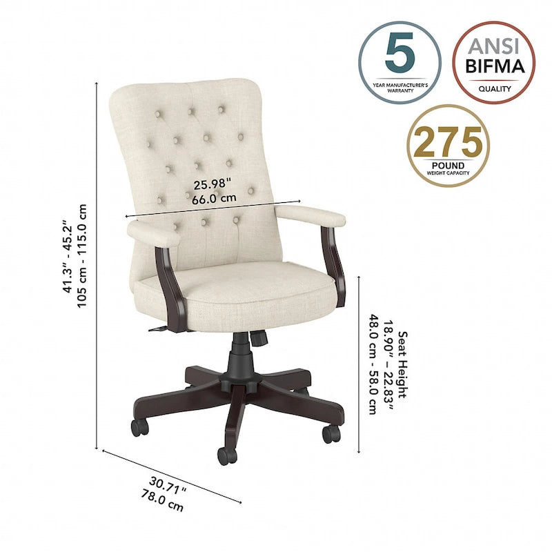 Sedia da ufficio con schienale alto e braccioli, trapuntatura capitonné, base in legno color espresso, capacità 125 kg