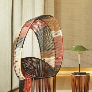 L'élégante silhouette rehausse le style intérieur